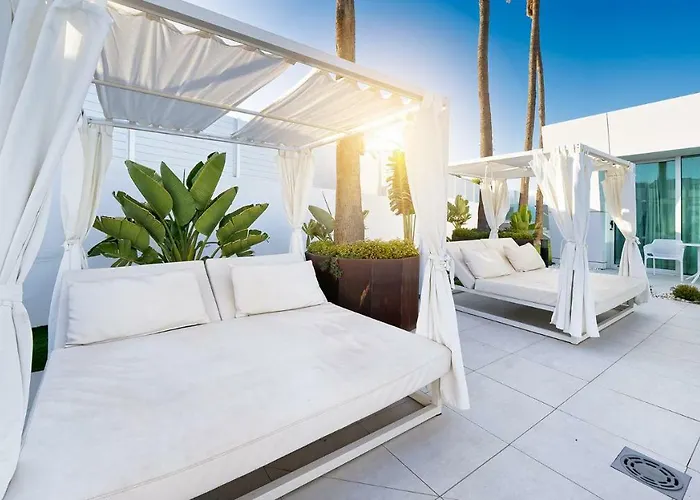 Nayra - Adults Only 普拉亚戴尔雷安格莱斯